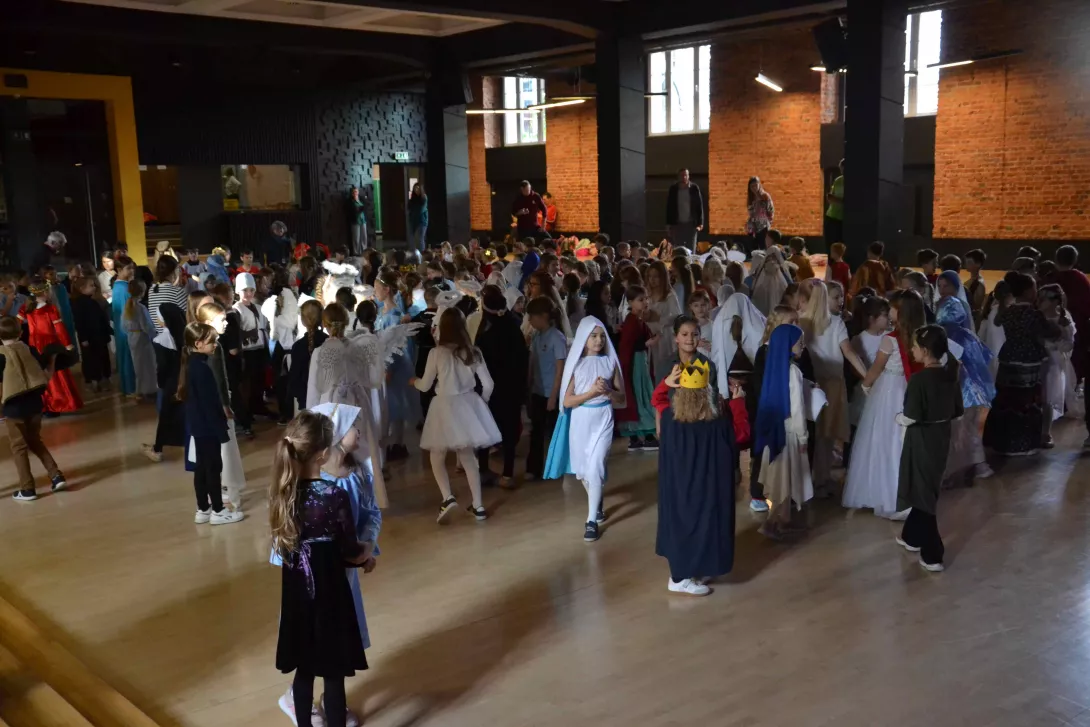 Bal Wszystkich Świętych uczniów wczesnoszkolnych.