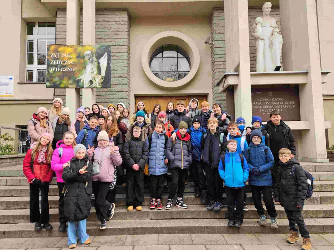 Wspólne zdjęcie klas 6c i 6d SSP