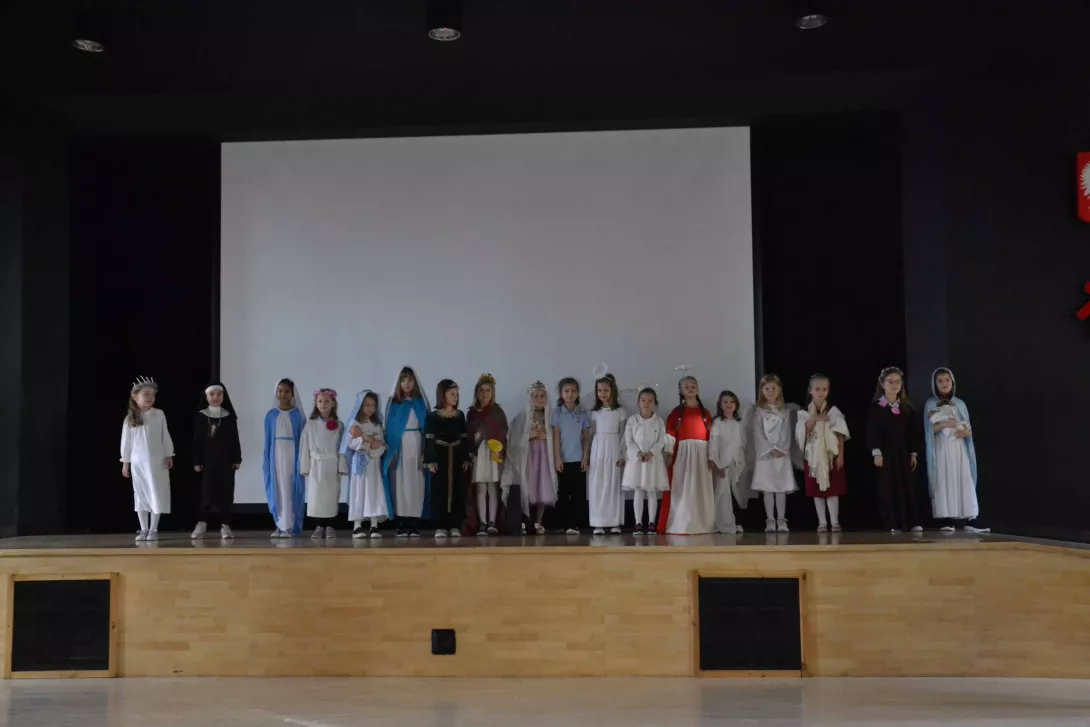 Uczestnicy balu Wszystkich Świętych: klasa 1c.