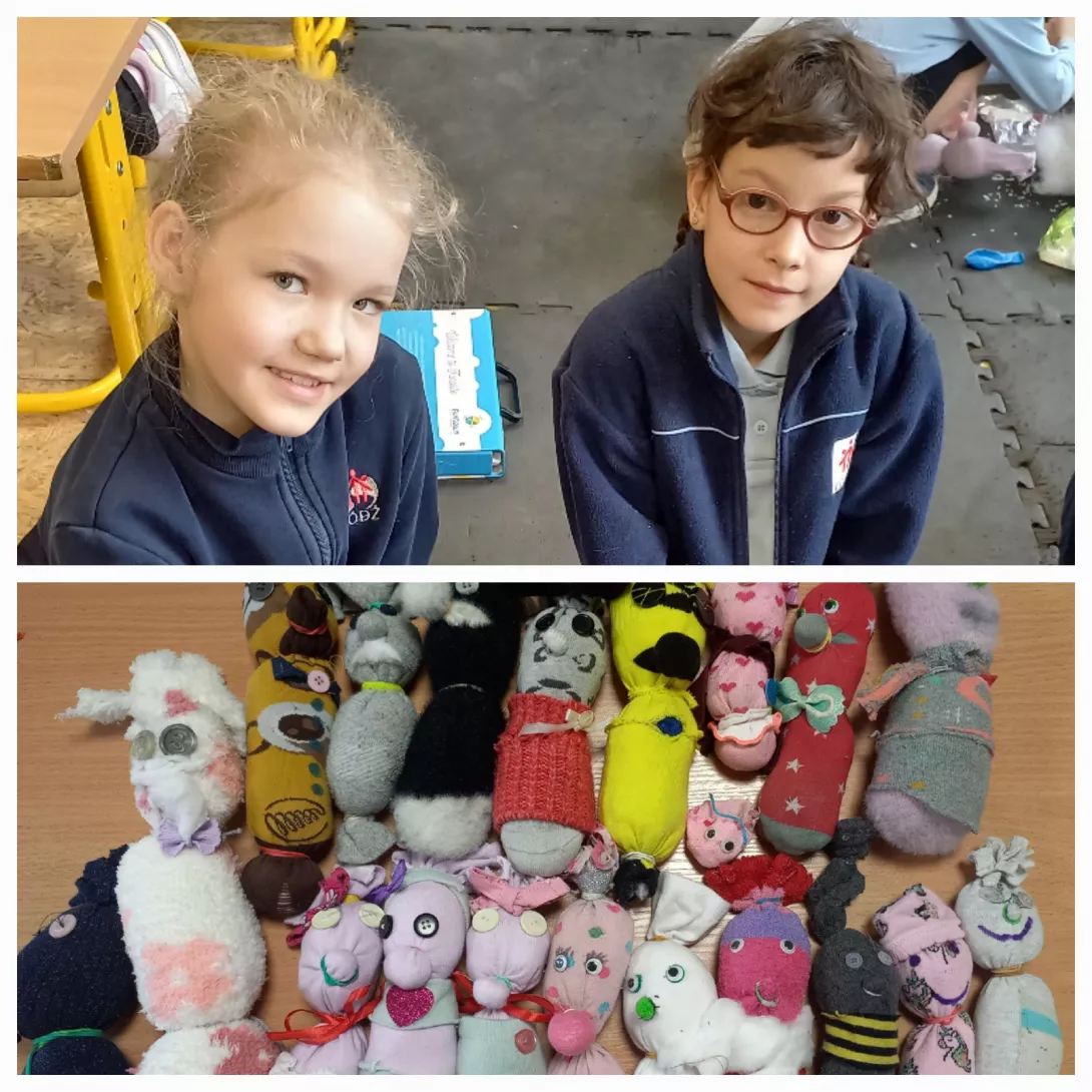 uczennice kl.2c prezentują efekty swojej pracy