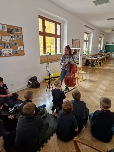 Muzyczna lekcja w klasie 3D