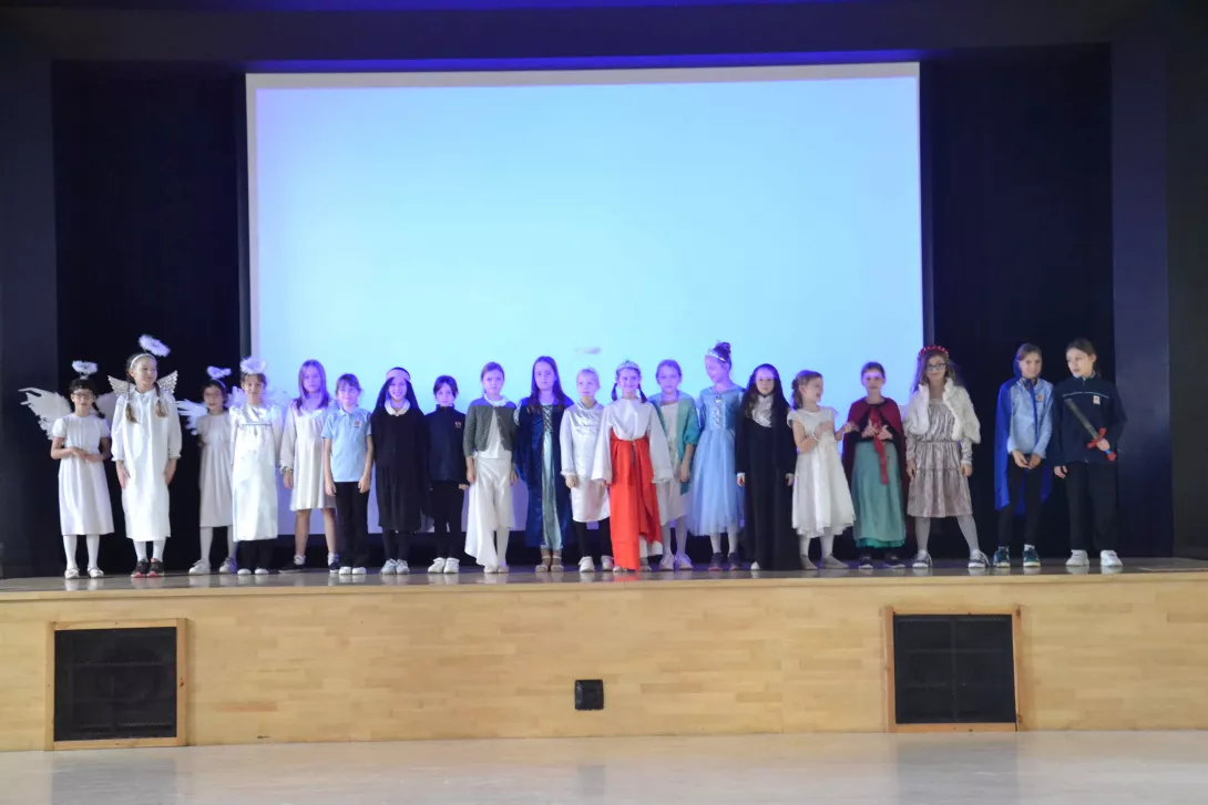 Uczestnicy balu Wszystkich Świętych: klasa 3c.