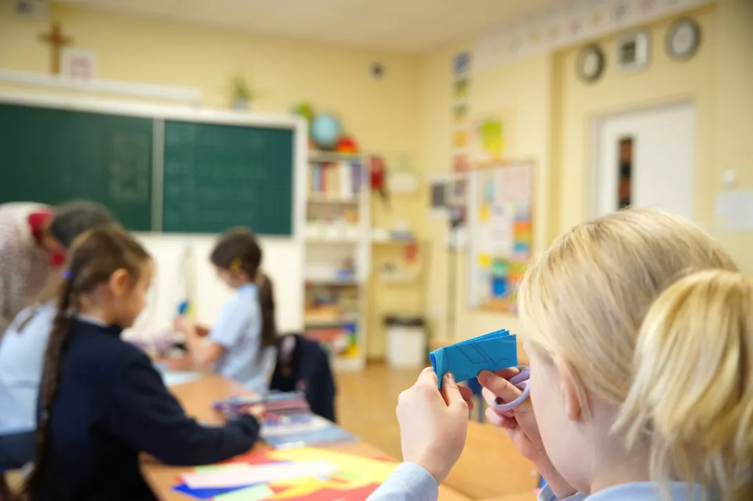 Warsztaty artystyczne nawiązujące do tradycji i dziedzictwa kulturowego regionu łódzkiego. 