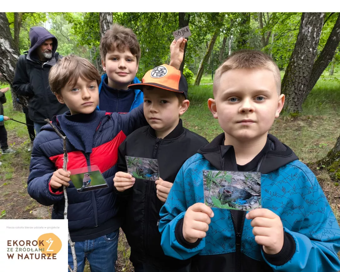 Klasa 2b w czasie zajęć przyrodniczych na Zdrowiu