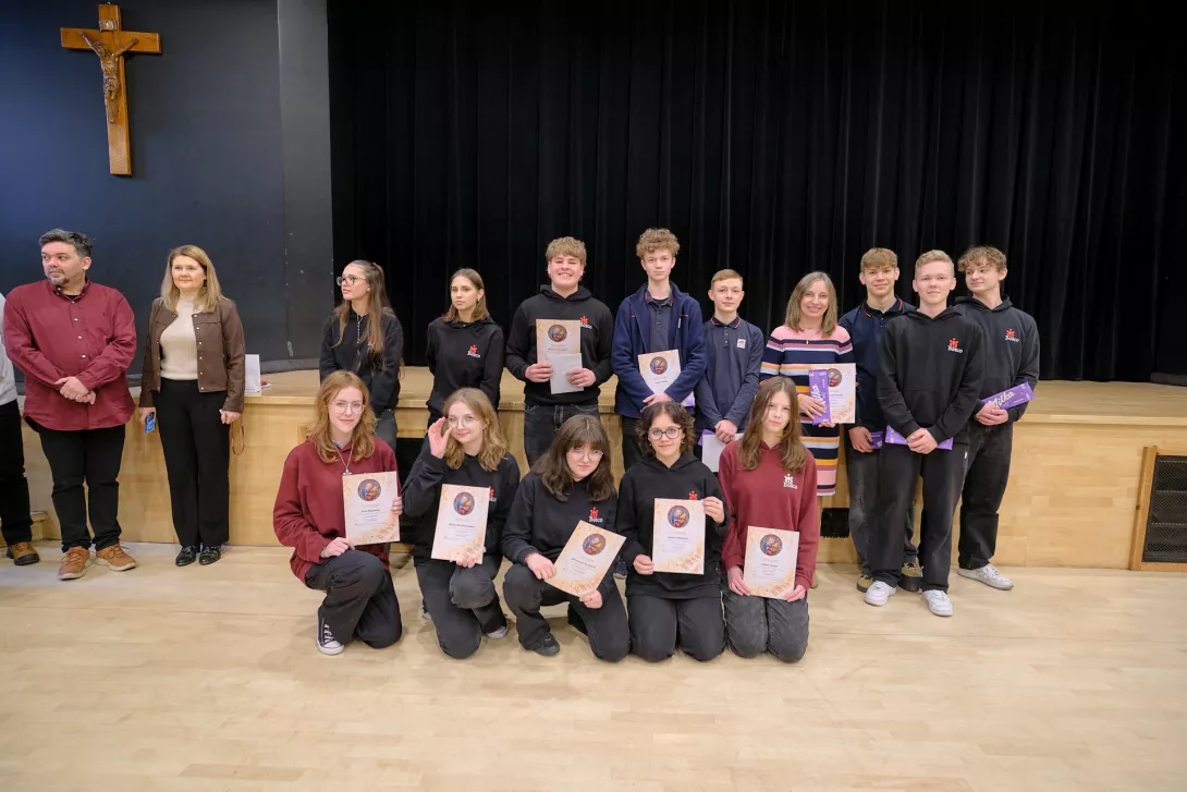 Narodzenia w konkursie Cecyliada SLO 2025 wraz z przedstawicielami Rady Rodziców. (fot. Antoni Szumielewicz)