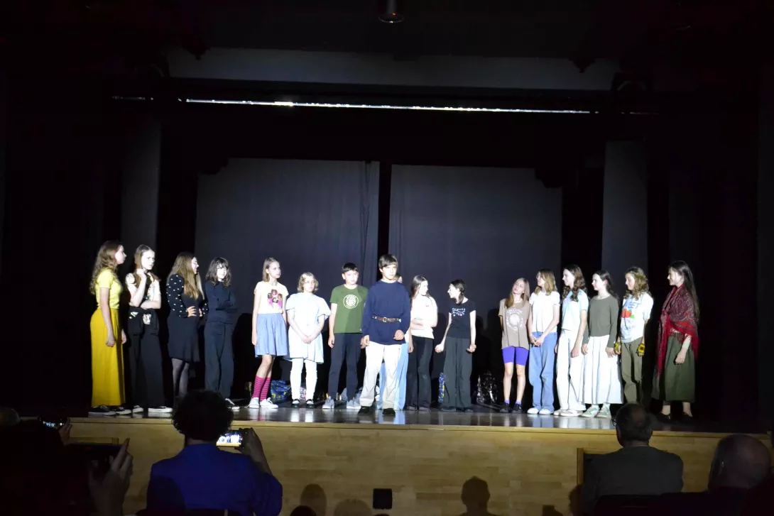Scena ze spektaklu "Strach się bać".