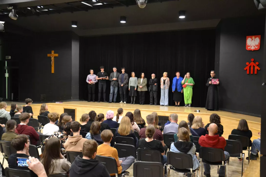 Podziękowania dla organizatorów i osób zaangażowanych w kształt Przeglądu Inicjatyw Teatralnych.