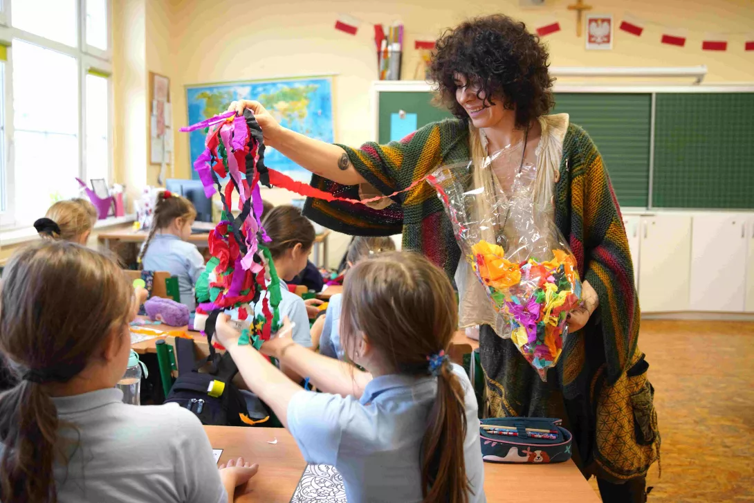 Warsztaty artystyczne nawiązujące do tradycji i dziedzictwa kulturowego regionu łódzkiego. 