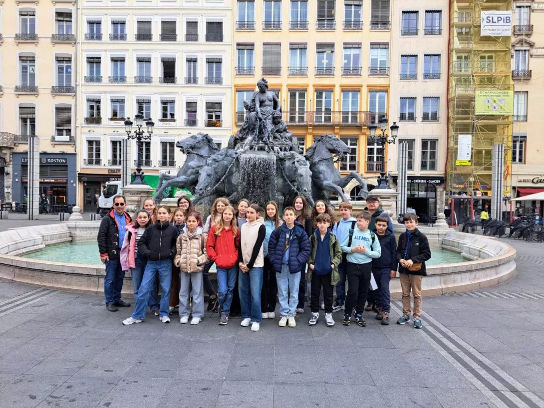 Lyon 2025, zdjęcie grupowe na placu Terreaux