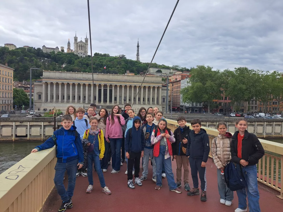 Lyon 2025, zdjęcie grupowe w drodze na plac Bellecour