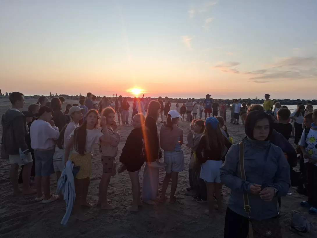 Kolonie 2025 w Jarosławcu, zachód słońca na plaży