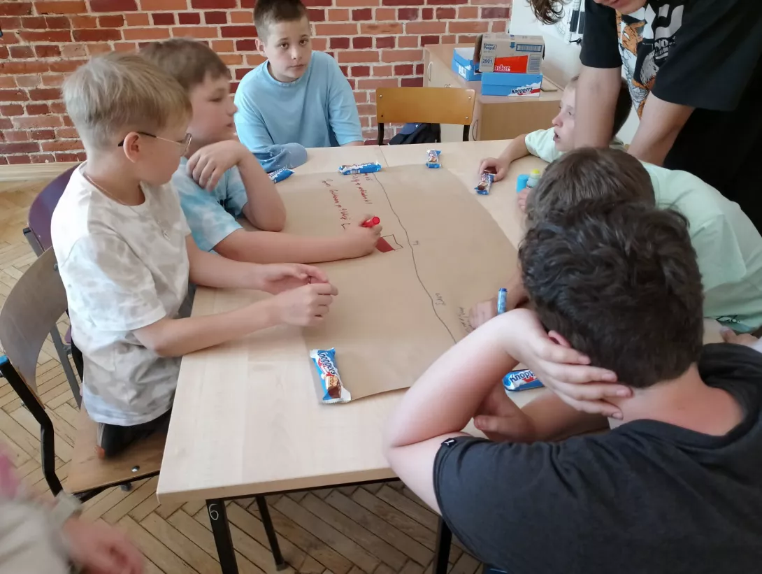 Półkolonie salezjańskie 2025, warsztaty pt. Szukamy różnice w szkole polskiej i litewskiej