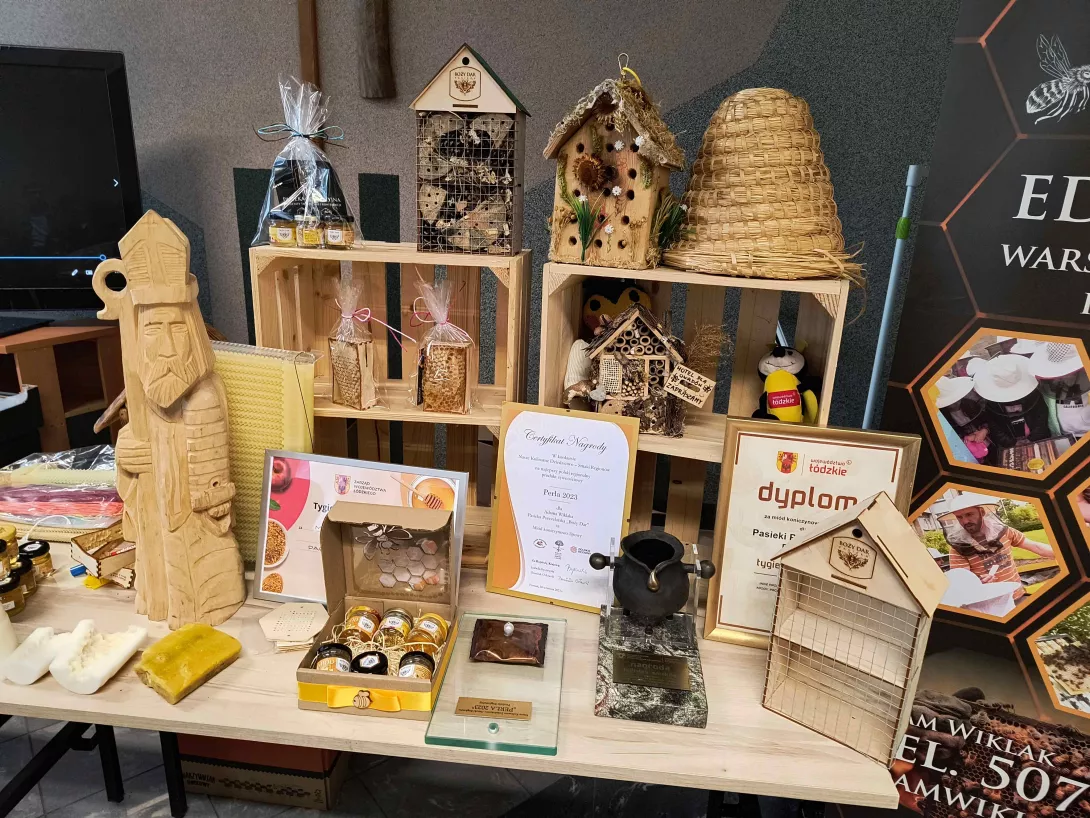 Wizyta ucznió 5b w pasiece Boży Dar