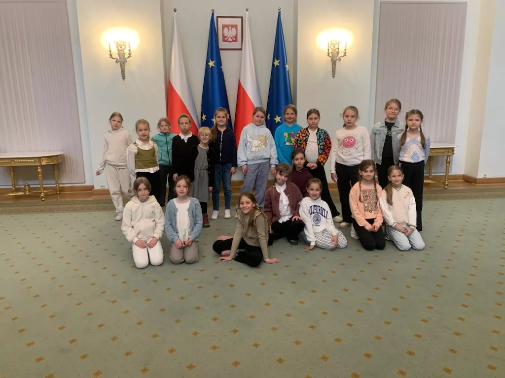 W sali reprezentacyjnej Pałacu Prezydenckiego.