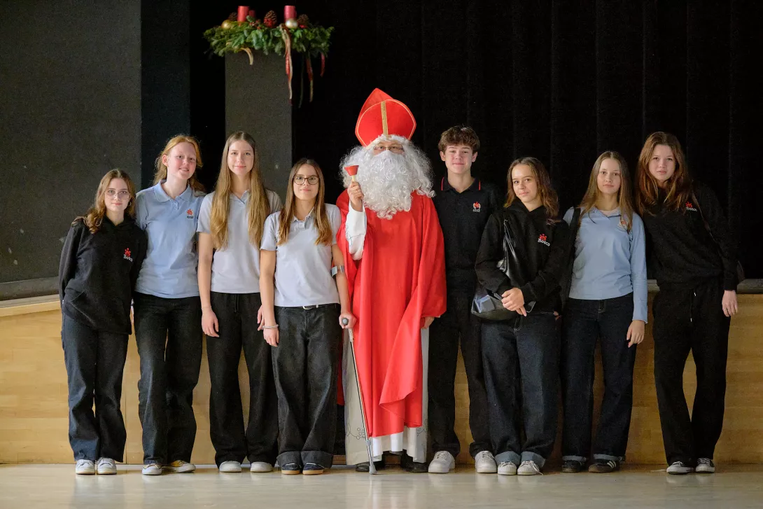 Wspólne zdjęcie ze św. Mikołajem (fot. Amelia Szymańska)