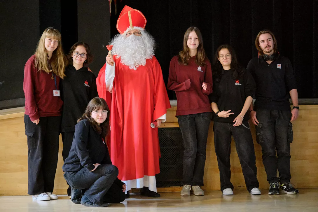 Wspólne zdjęcie ze św. Mikołajem (fot. Amelia Szymańska)