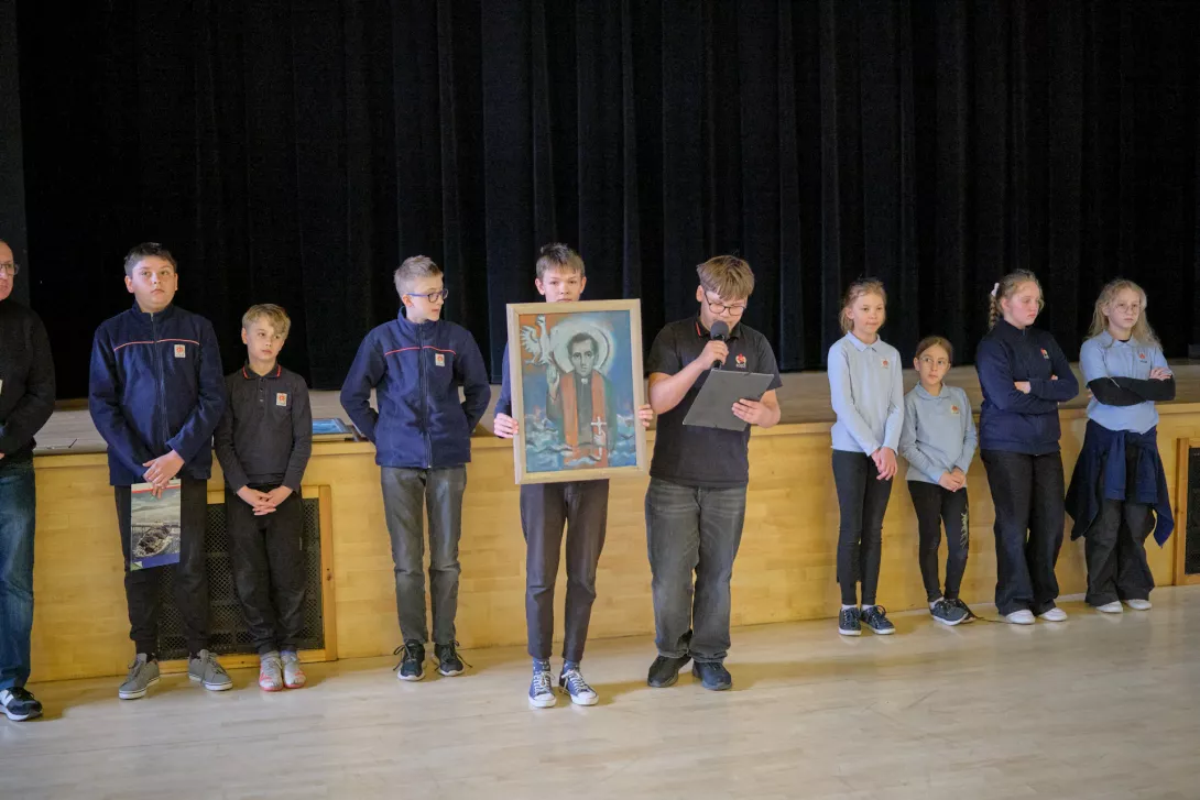 Maksymilian opowiada o bł. ks. Jerzym Popiełuszce (fot. Bartosz Żak)