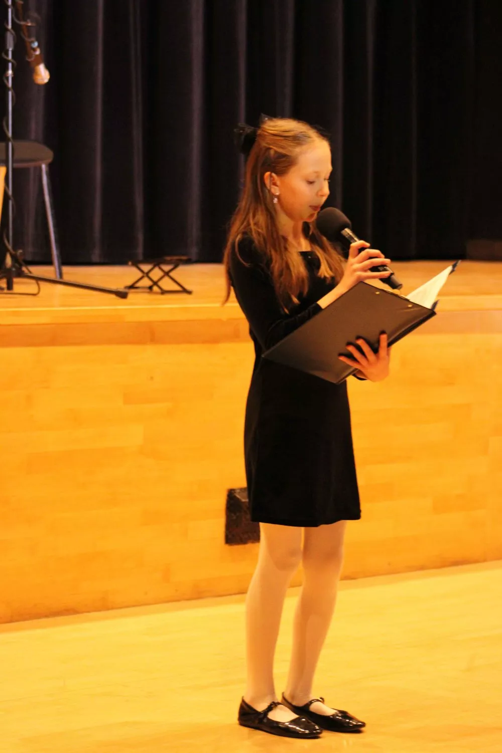 Prowadząca Cecyliadę 2025 dla klas 1-3 SSP (foto F. Kopytowski)