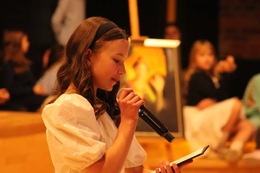 Prowadząca Cecyliadę 2025 dla klas 1-3 SSP (foto F. Kopytowski)