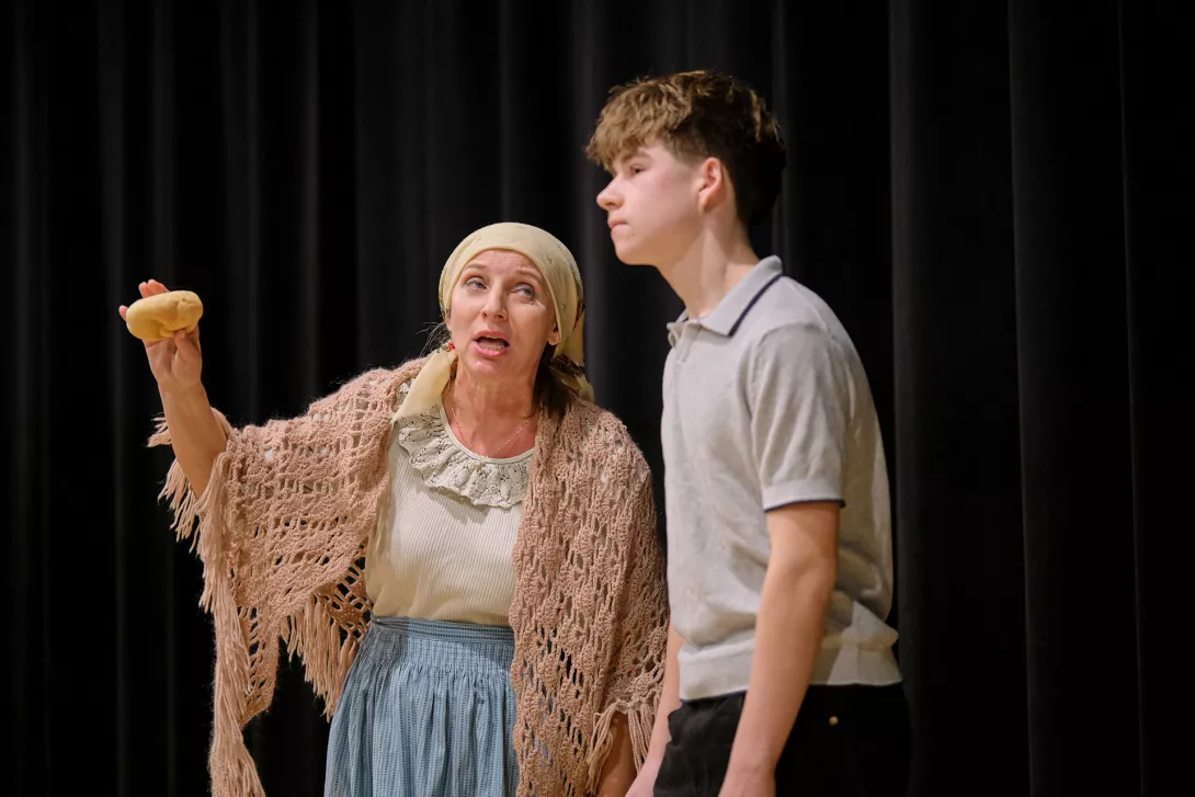 Matusia Małgorzata daje pouczenie jednemu z chłopców na Valdocco. (fot. Amelia Szymańska)