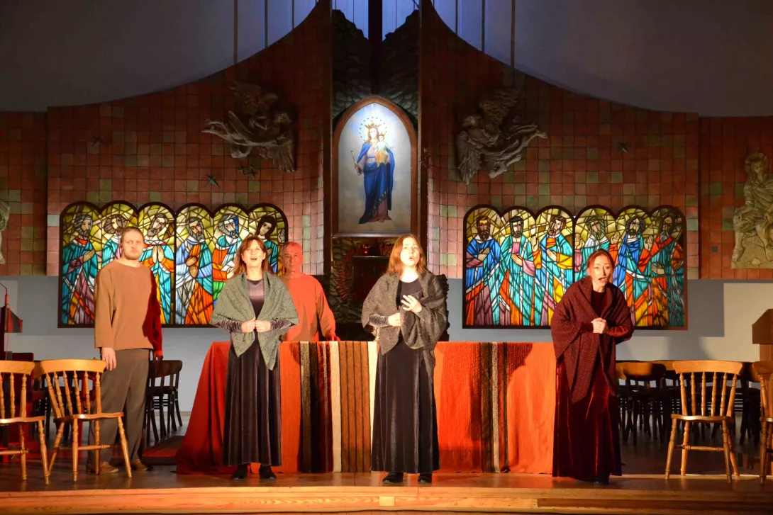 Scena ze spektaklu "Pasja" w wykonaniu teatru A z Gliwic.