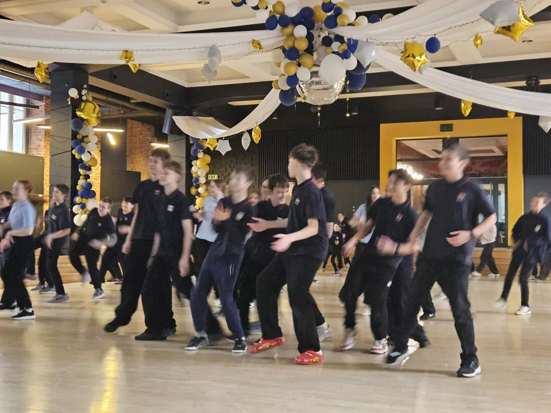 Klasy szóste w auli