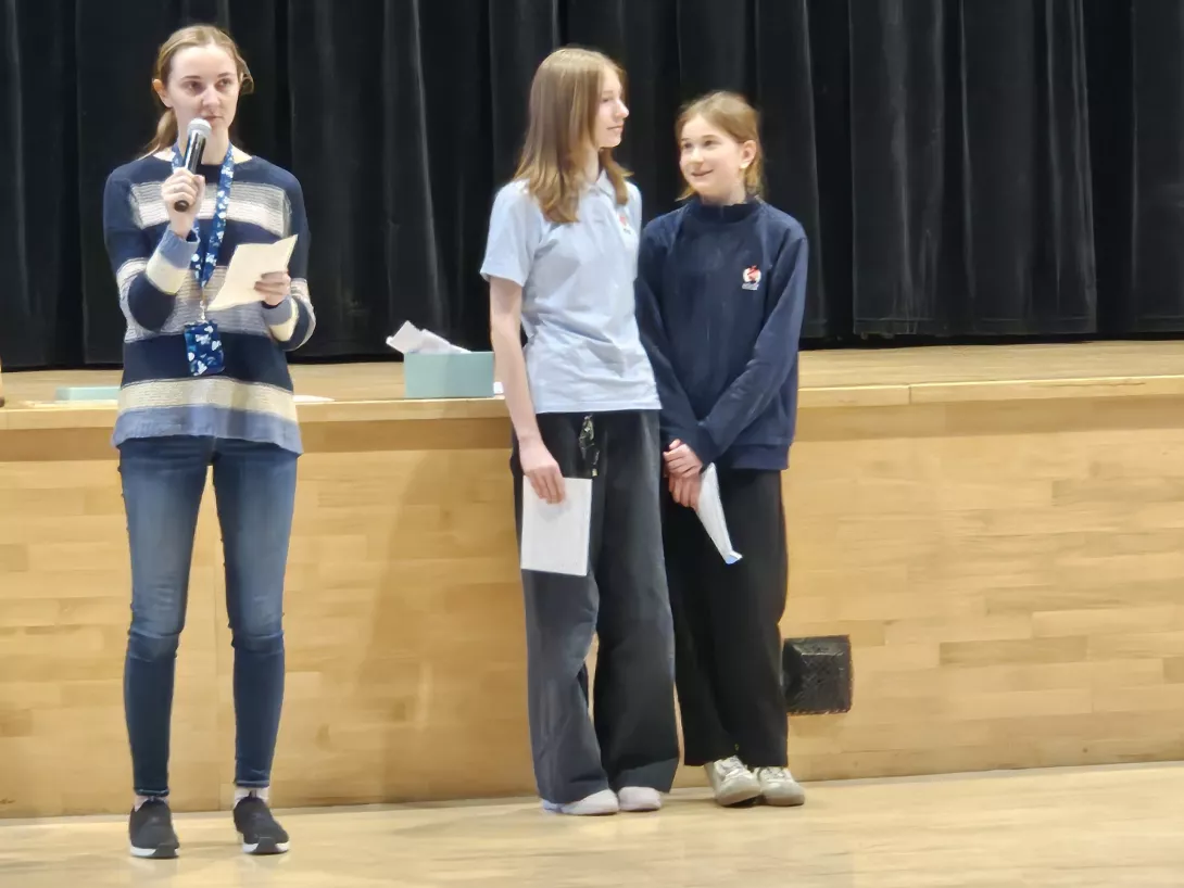 Uczniowie odbierają swoje marzenia