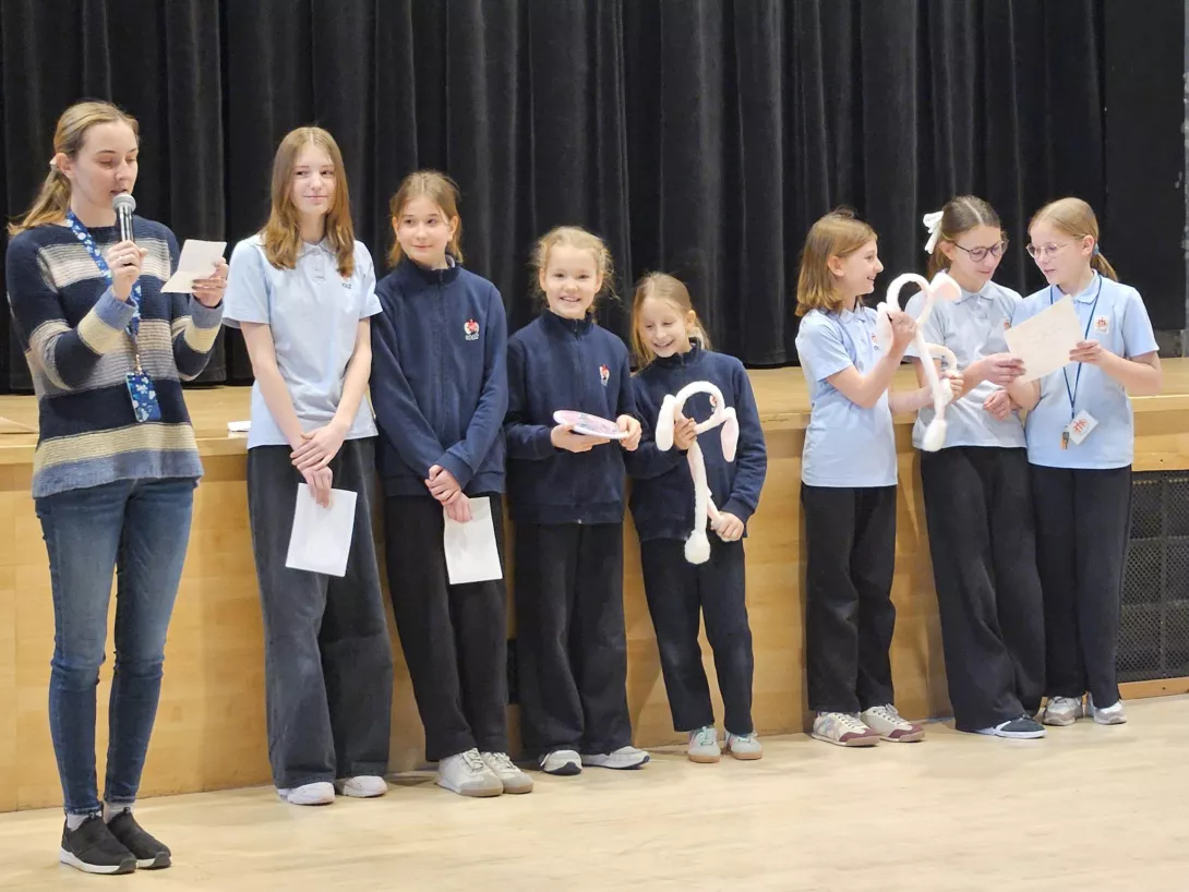 Uczniowie odbierają swoje marzenia