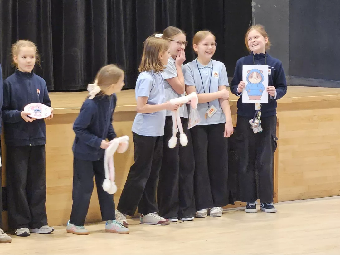 Uczniowie odbierają swoje marzenia