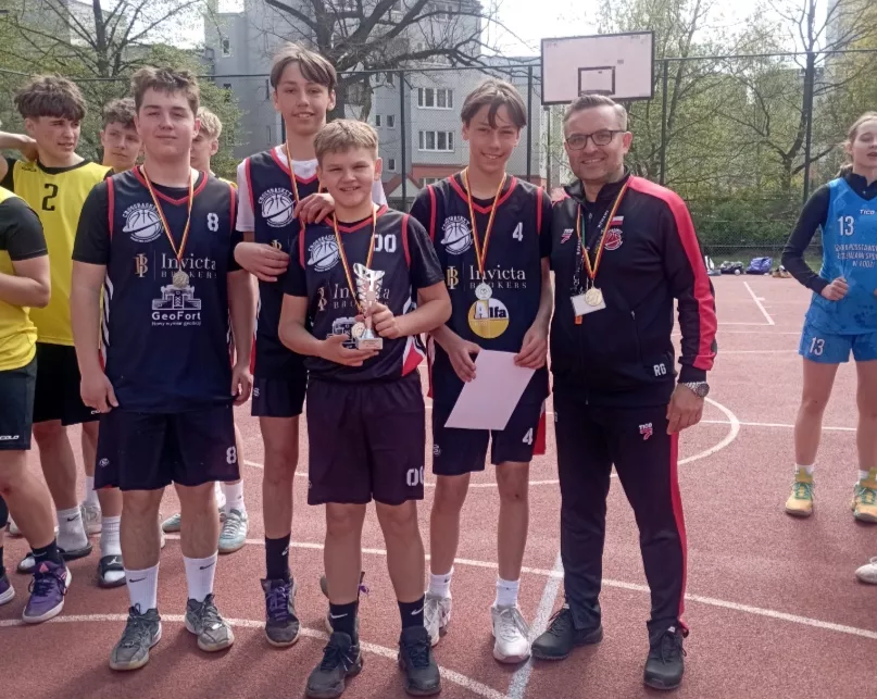 Wicemistrzowie Igrzysk Młodzieży Szkolnej w koszykówce 3x3