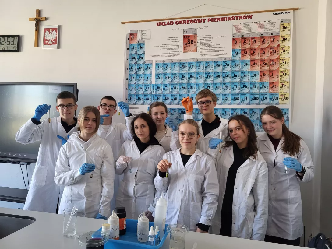 Efekt doświadczeń chemicznych.