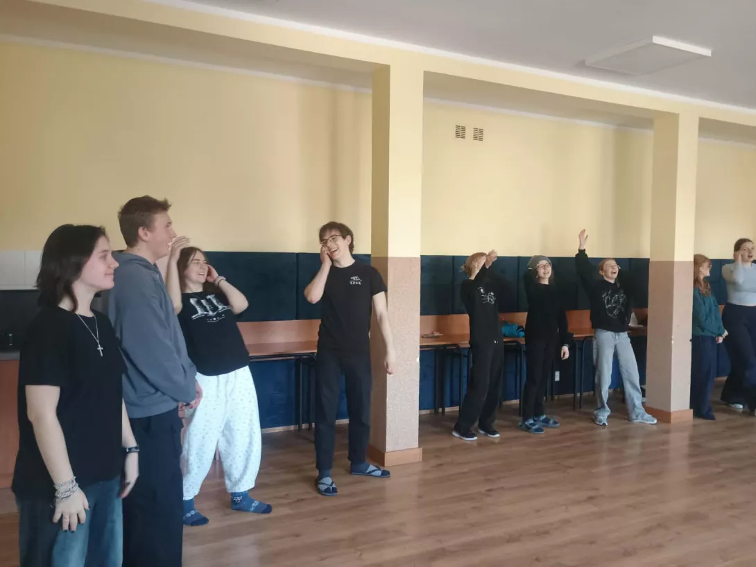 Praca warsztatowa w czasie Przeglądu Inicjatyw Teatralnych w Ostródzie. 