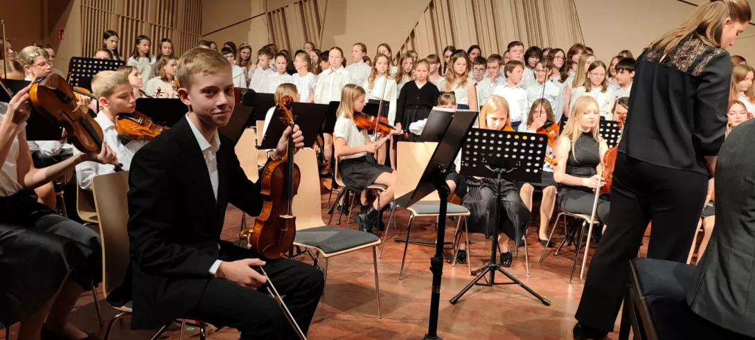 Antoni jako koncertmistrz w Państwowej Szkole Muzycznej I stopnia im. A. Tansmana