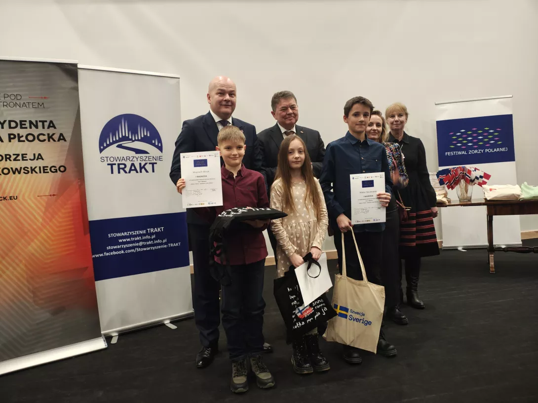 Wiktor Sieczkowski w czasie wręczenia nagród. IX Ogólnopolskim Konkursie Plastycznym „Niebo w kolorze - spotkanie z zorzą polarną”.