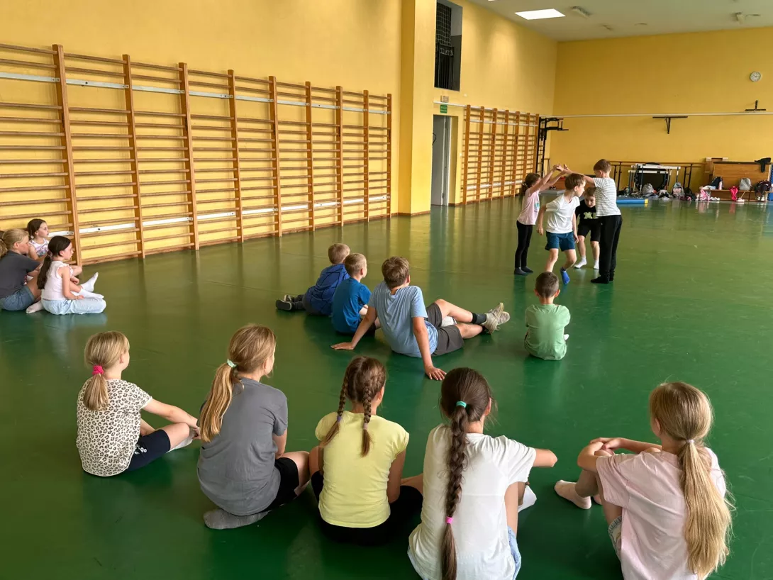 Uczestnicy III turnusu półkolonii SL Salos-Wodna podczas zajęć tanecznych (foto Natalia Siarka)