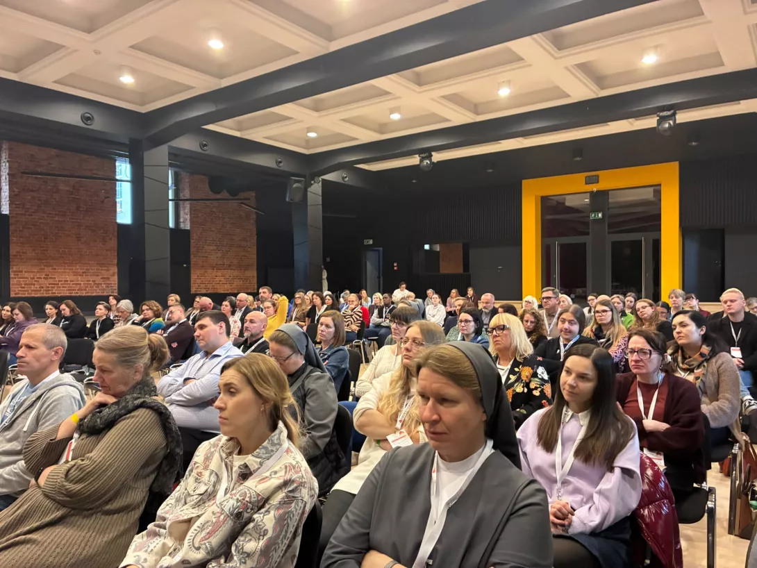 Uczestnicy II Forum Wychowania Salezjańskiego podczas wykładów zdjęcia wykonał M. Tutak