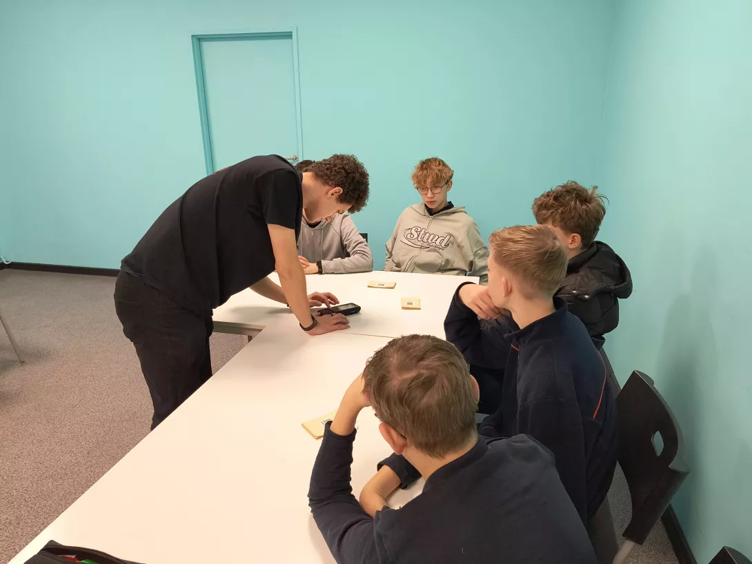 Uczniowie ćwiczą dokonywanie inwentaryzacji