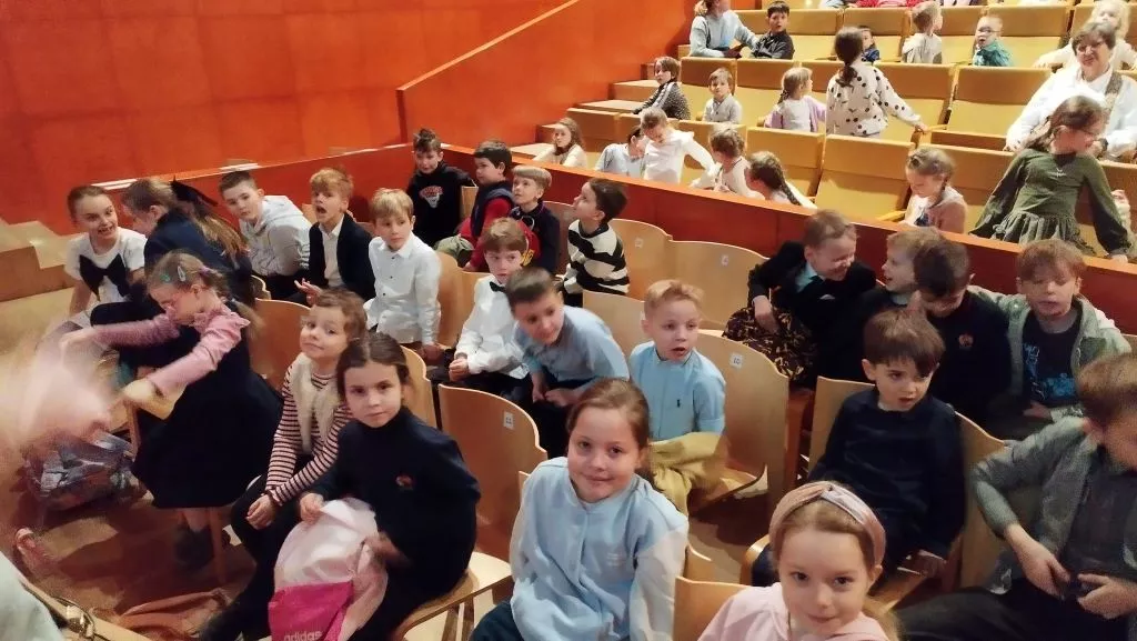 Klasy pierwsze oczekujące na występ