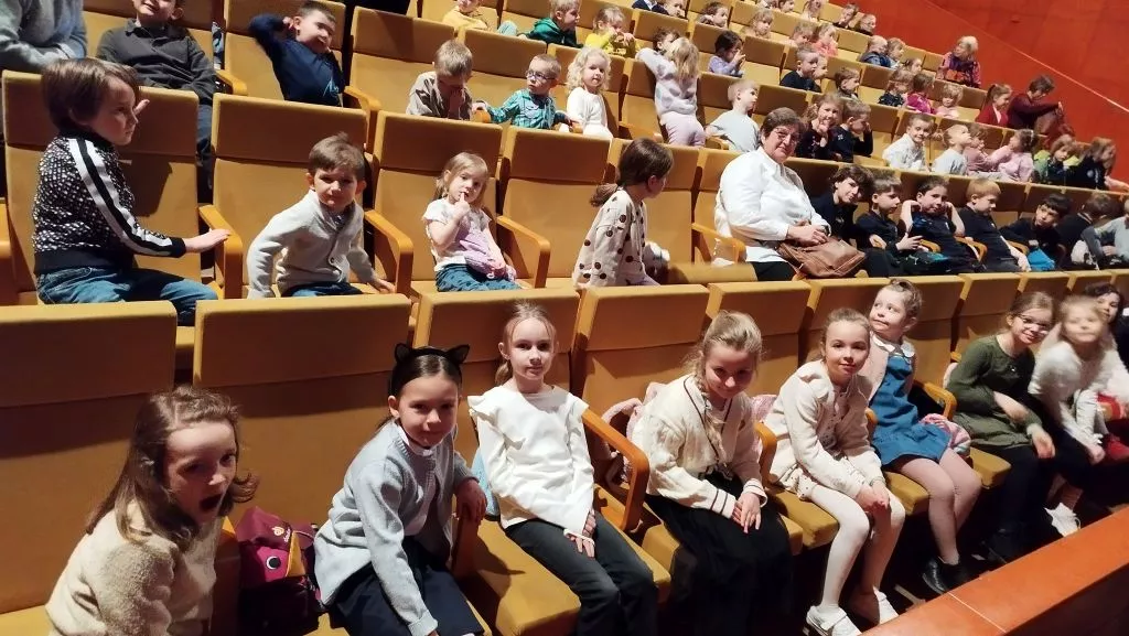 Klasy pierwsze oczekujące na występ