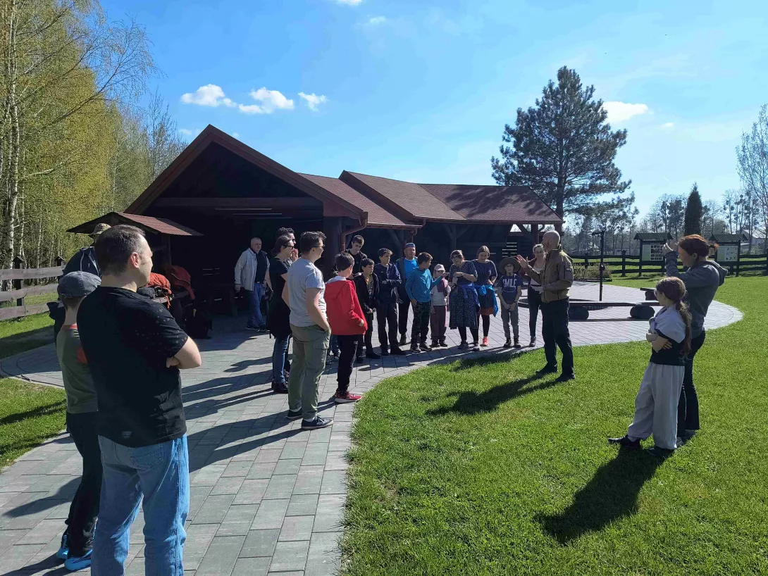 Pierwszy instruktaż podczas inaugurującego cyklu biwaków w leśnictwie Gałków