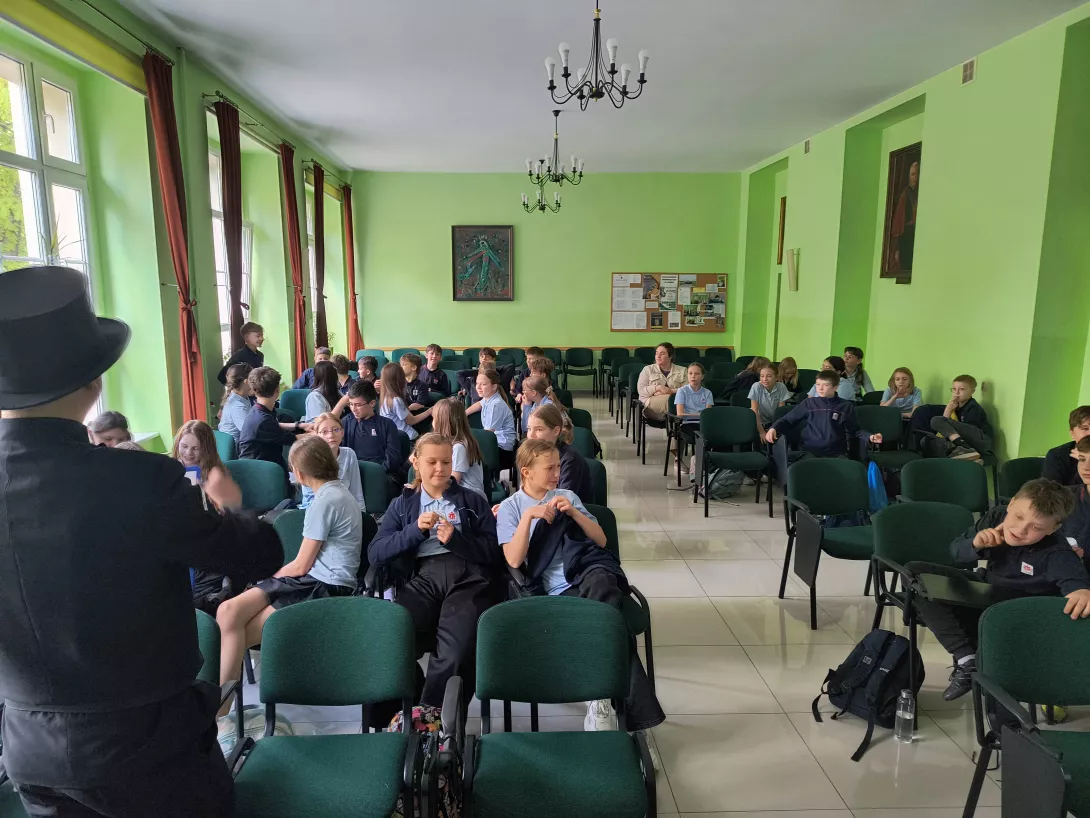 Wizyta pana Bartłomieja Jaskółki przedstawiającego zawód kominiarza