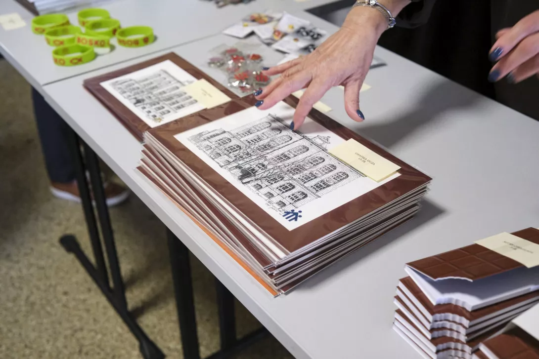 Litografie wydane z okazji jubileuszu. (fot. Antoni Szumielewicz)