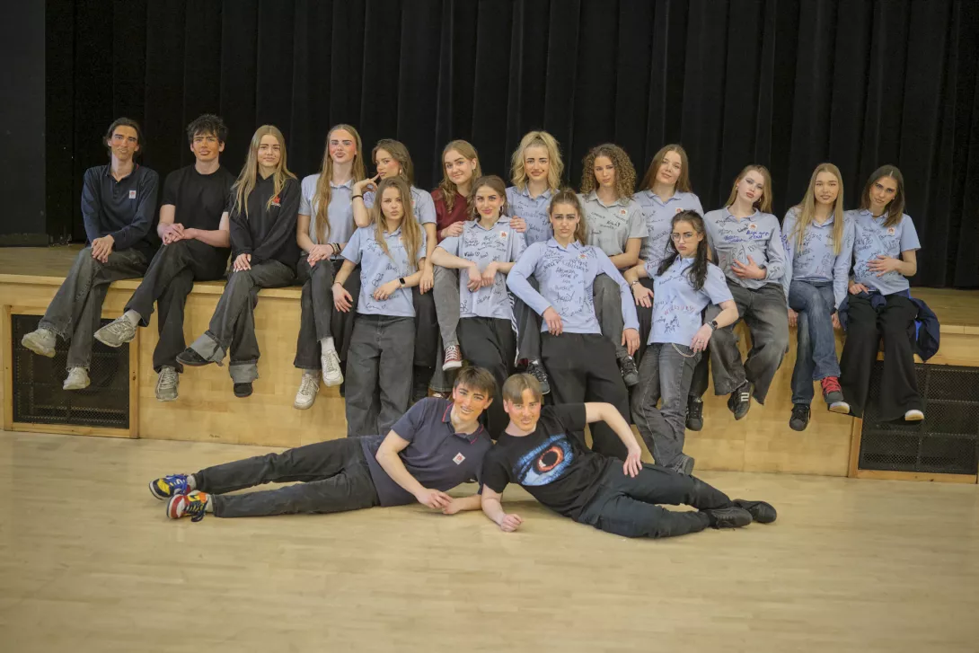 Wspólne zdjęcie maturzystów 2026 w Auli (fot. Jan Kamiński)