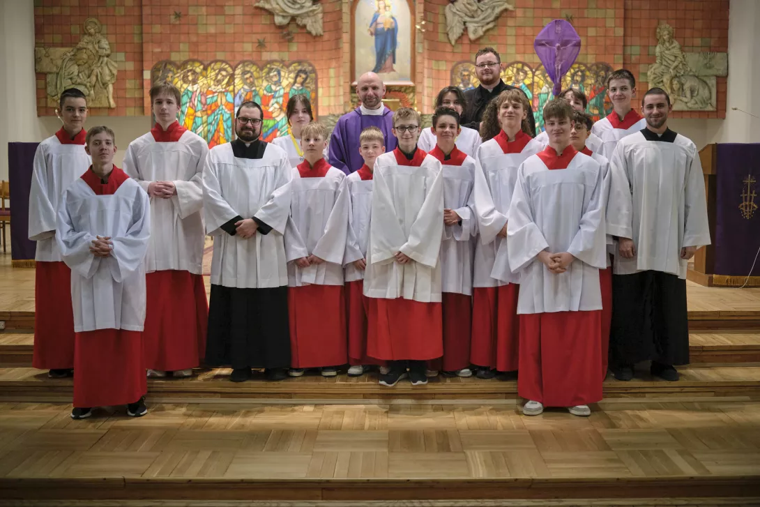 Rekolekcjoniści ze służbą liturgiczną.