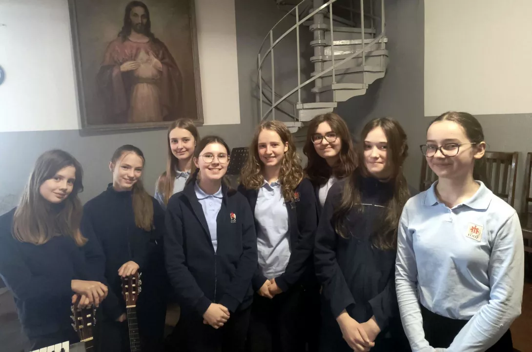 Schola, która śpiewała podczas rekolekcji. (fot. Marcin Paździor)