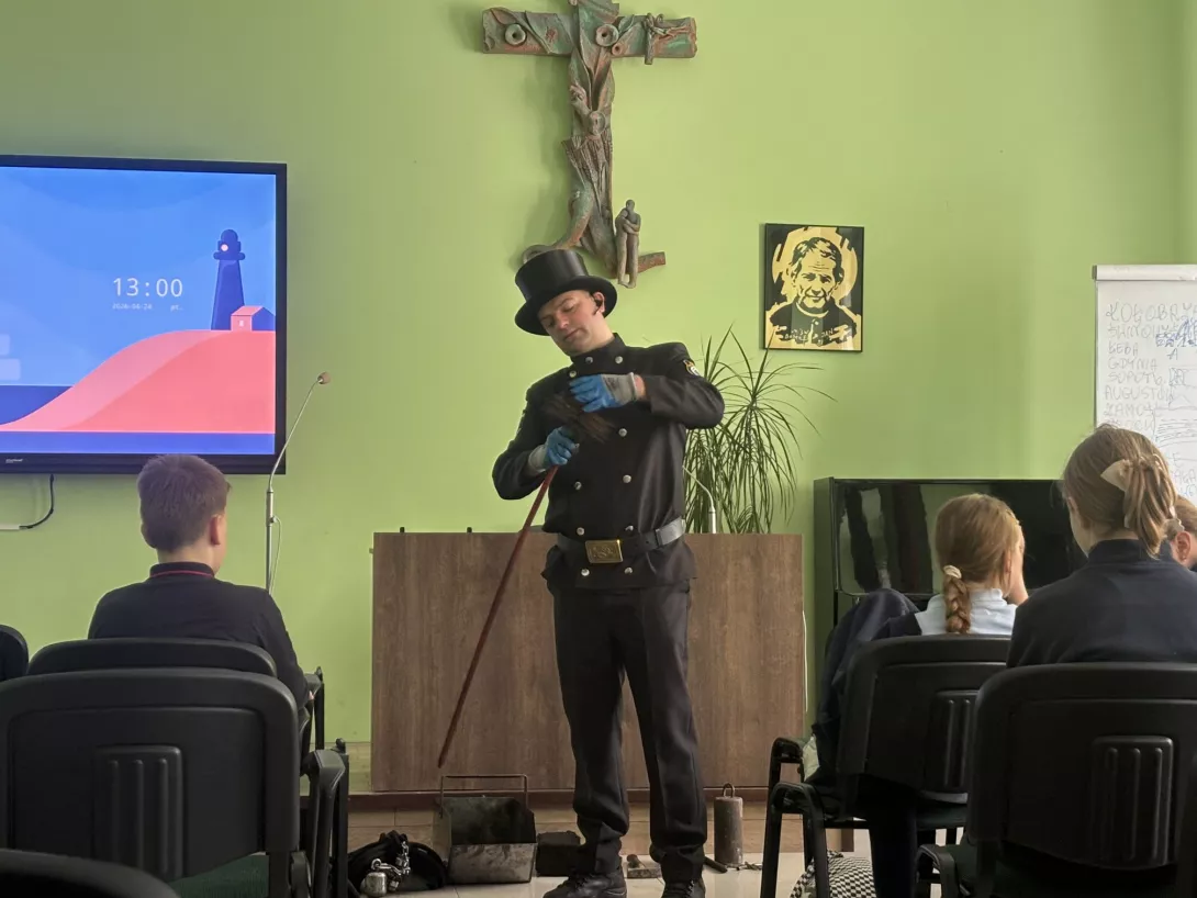 Wizyta pana Bartłomieja Jaskółki przedstawiającego zawód kominiarza