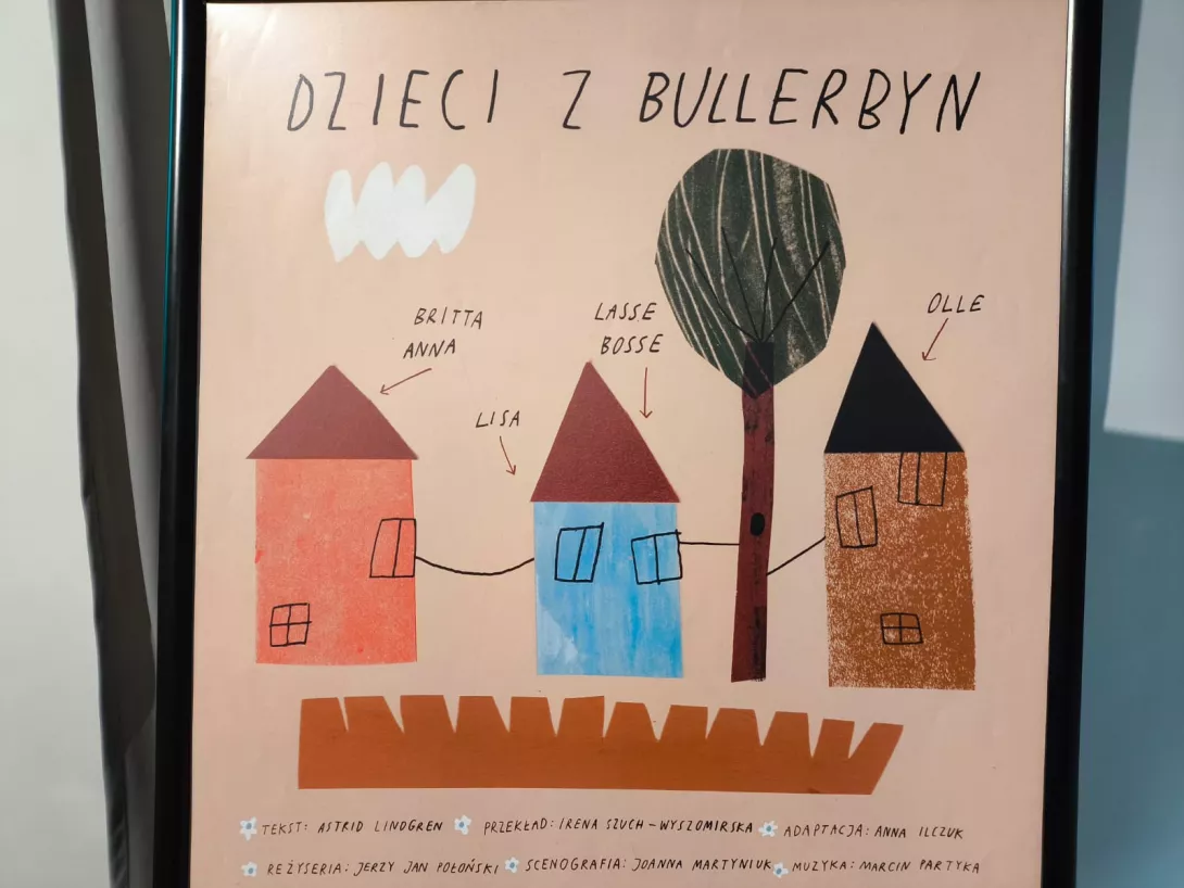 Plakat spektaklu "Dzieci z Bullerbyn" wystawianego w Teatrze Pinokio. 