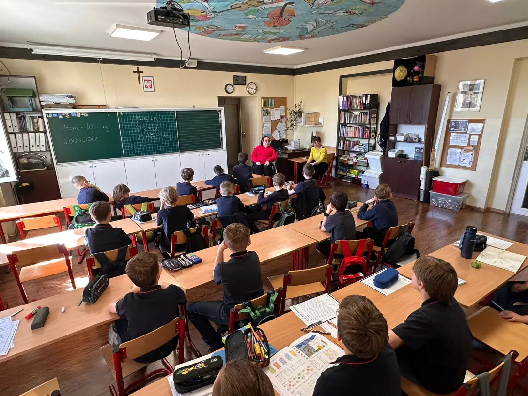 Klasy 3b podczas spotkania z panią Małgorzatą Zambrzycką. 